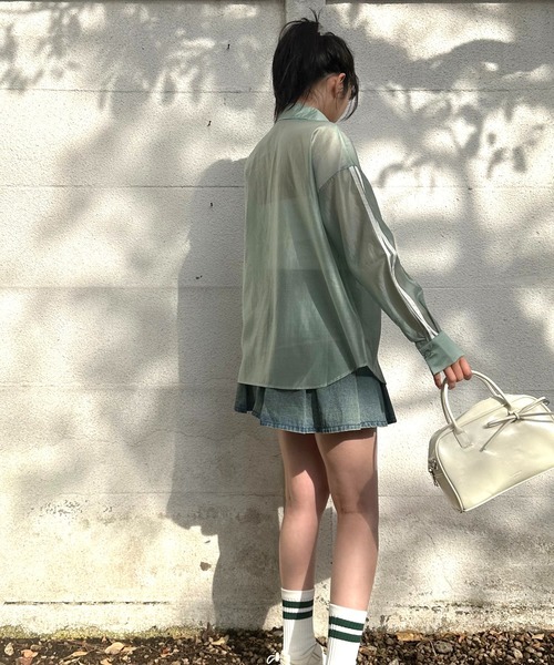 AS KNOW AS plus（アズノゥアズプラス）の「●ナンバープリント 袖ラインシアービッグサイズシャツ（シャツ/ブラウス・レディース・オフホワイト/チャコールグレー/グリーン・FREE）」の9枚目の写真