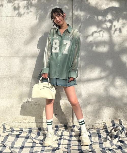 AS KNOW AS plus（アズノゥアズプラス）の「●ナンバープリント 袖ラインシアービッグサイズシャツ（シャツ/ブラウス・レディース・オフホワイト/チャコールグレー/グリーン・FREE）」の7枚目の写真