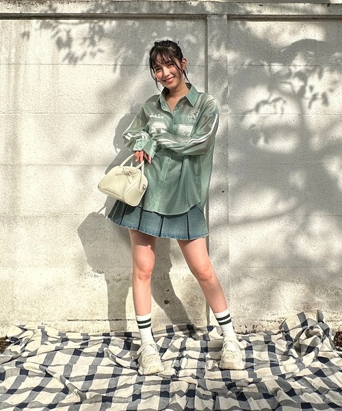 AS KNOW AS plus（アズノゥアズプラス）の「●ナンバープリント 袖ラインシアービッグサイズシャツ（シャツ/ブラウス・レディース・オフホワイト/チャコールグレー/グリーン・FREE）」の8枚目の写真