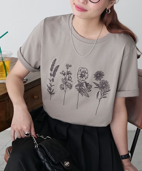BONLECILL(ボンルシール)の「フラワー刺繍T(Tシャツ/カットソー・レディース・オートミール/ベージュ/ピンク/オフホワイト・FREE)」の3枚目の写真