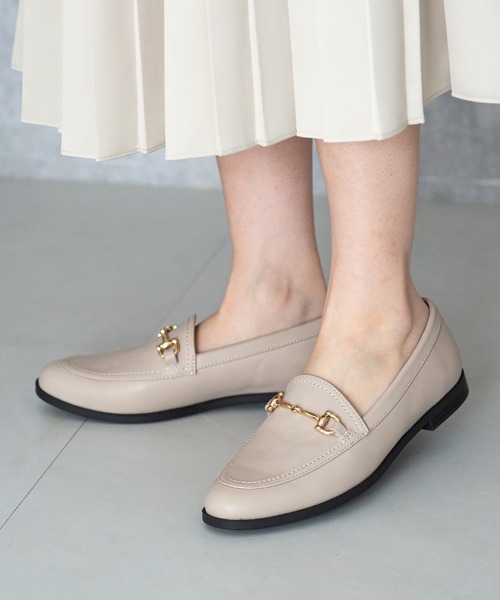 JELLY BEANS（ジェリービーンズ）の「【晴雨兼用】【防水・撥水】【生活防水】【滑りにくい】【雨の日】【通勤靴】【レイン対応】ビットレインローファー(404-59084)JELLY BEANS(ジェリービーンズ)（レインシューズ・レディース・ベージュ系/ブラック/アイボリー/ブラック系その他・22.5/24.5/24/23.5/23）」の2枚目の写真