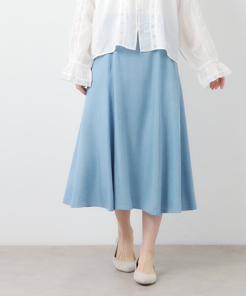 LAURA ASHLEY(ローラアシュレイ)の「【脇ファスナーあり/ウエストゴム】セルロース デニムスカート(スカート・レディース・ネイビー/ライトブルー・38/40)」の1枚目の写真
