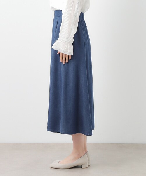 LAURA ASHLEY(ローラアシュレイ)の「【脇ファスナーあり/ウエストゴム】セルロース デニムスカート(スカート・レディース・ネイビー/ライトブルー・38/40)」の12枚目の写真