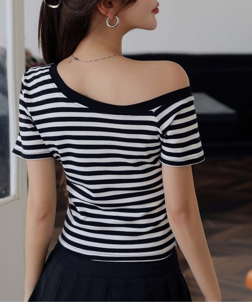 FINEnough(ファインナフ)の「ワンショルダー半袖ラグラントップス(Tシャツ/カットソー・レディース・ブラック/ホワイト×ブラック/グレー/ホワイト/ブラウン・FREE)」の6枚目の写真