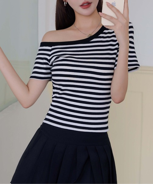 FINEnough(ファインナフ)の「ワンショルダー半袖ラグラントップス(Tシャツ/カットソー・レディース・ブラック/ホワイト×ブラック/グレー/ホワイト/ブラウン・FREE)」の8枚目の写真