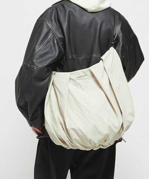 CONVERSE TOKYO(コンバーストウキョウ)の「RIPSTOP GATHERED SHOULDER BAG(ショルダーバッグ・レディース・ブルー/アイボリー/ブラック・FREE)」の7枚目の写真