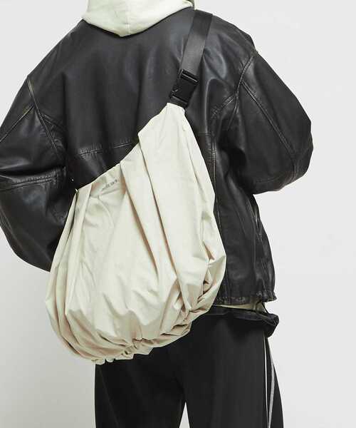 CONVERSE TOKYO(コンバーストウキョウ)の「RIPSTOP GATHERED SHOULDER BAG(ショルダーバッグ・レディース・ブルー/アイボリー/ブラック・FREE)」の13枚目の写真