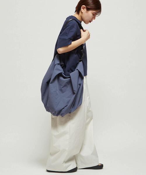 CONVERSE TOKYO(コンバーストウキョウ)の「RIPSTOP GATHERED SHOULDER BAG(ショルダーバッグ・レディース・ブルー/アイボリー/ブラック・FREE)」の4枚目の写真