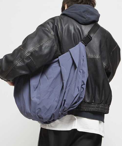 CONVERSE TOKYO(コンバーストウキョウ)の「RIPSTOP GATHERED SHOULDER BAG(ショルダーバッグ・レディース・ブルー/アイボリー/ブラック・FREE)」の5枚目の写真