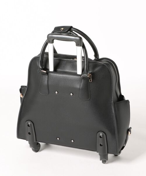 4輪キャリーバッグ 人混みもスイスイ進める！操作性バツグンの4輪キャスターを搭載した
