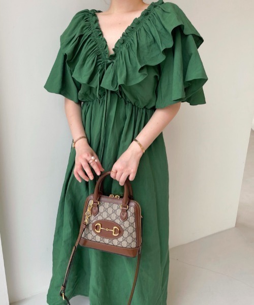 Aelina(エリナ)の「デザインVネックフリルロングワンピース(ワンピース・レディース・ブルー/グリーン/ブラック・F)」の14枚目の写真