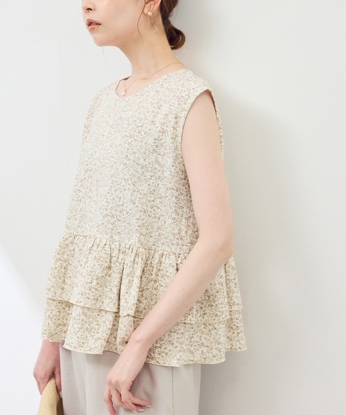 ROPE' PICNIC(ロペピクニック)の「小花柄ティアードゼロスリーブブラウス(シャツ/ブラウス・レディース・ブルー/グレー/ベージュ・38)」の1枚目の写真