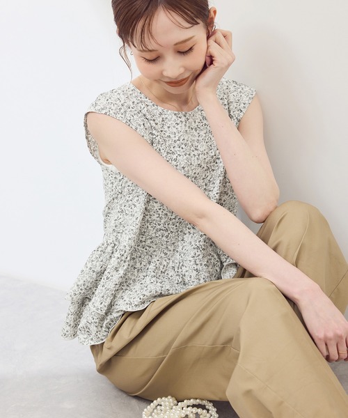 ROPE' PICNIC(ロペピクニック)の「小花柄ティアードゼロスリーブブラウス(シャツ/ブラウス・レディース・ブルー/グレー/ベージュ・38)」の7枚目の写真