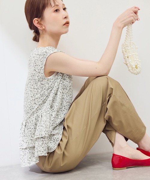 ROPE' PICNIC(ロペピクニック)の「小花柄ティアードゼロスリーブブラウス(シャツ/ブラウス・レディース・ブルー/グレー/ベージュ・38)」の6枚目の写真