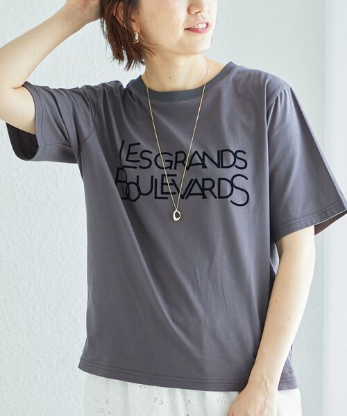 le.coeur blanc(ルクールブラン)の「《手洗い可能》Les Grands BoulevardsロゴTシャツ(Tシャツ/カットソー・レディース・オフホワイト/ベージュ/ダークグレー・38)」の2枚目の写真