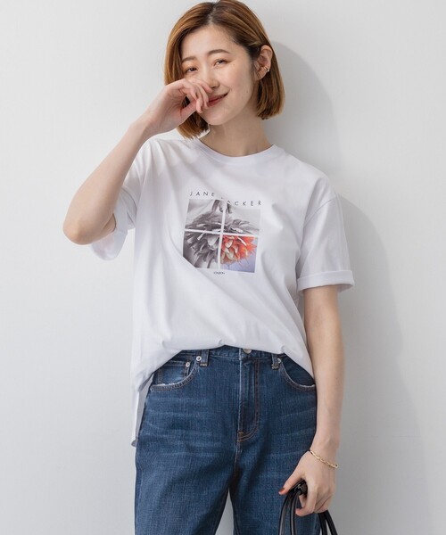 23区 L(ニジュウサンクオオキイサイズ)の「【洗える】JANE PACKERコラボ フォトプリント Tシャツ(Tシャツ/カットソー・レディース・ホワイト系/ホワイト系1/ブラック系/ブラック系1・44/46)」の2枚目の写真