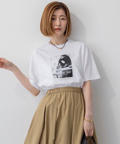 23区 L(ニジュウサンクオオキイサイズ)の「【洗える】JANE PACKERコラボ フォトプリント Tシャツ(Tシャツ/カットソー・レディース・ホワイト系/ホワイト系1/ブラック系/ブラック系1・44/46)」の1枚目の写真