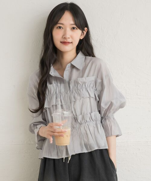 RETRO GIRL（レトロガール）の「フリルギャザーシアーSH（シャツ/ブラウス・レディース・ブルー/オフホワイト/ダークブラウン・FREE）」の8枚目の写真
