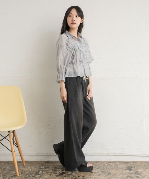 RETRO GIRL（レトロガール）の「フリルギャザーシアーSH（シャツ/ブラウス・レディース・ブルー/オフホワイト/ダークブラウン・FREE）」の5枚目の写真