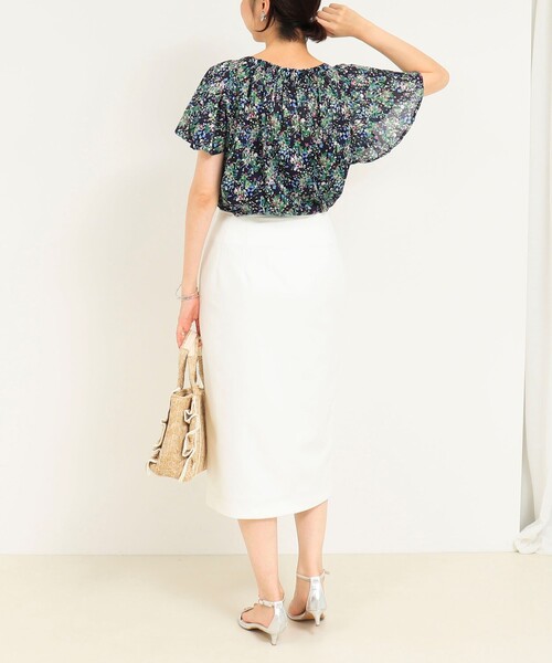 MICO COULIER(ミコクリエ)の「マルチカラーフラワープリントブラウス(シャツ/ブラウス・レディース・ブラック系その他/ブルー系その他・38)」の6枚目の写真