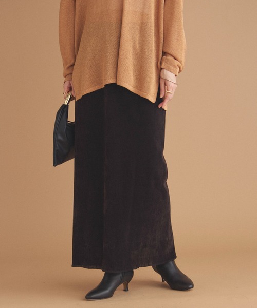 Doux archives(ドゥアルシーヴ)の「フロッキーベロアタイトスカート(スカート・レディース・ワイン/ブラック/ブラウン・38)」の2枚目の写真