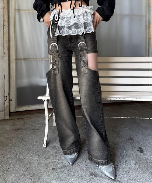 SPIRALGIRL（スパイラルガール）の「ベルトデザインサイドカットデニム（デニムパンツ・レディース・ブルー/ブラック・SMALL/MEDIUM）」の17枚目の写真