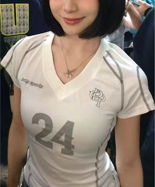 AsheKsha（アシクシャ）の「【新作】Vネックシンプルスポーツショートスリーブ（Tシャツ/カットソー・レディース・ホワイト・M）」の5枚目の写真