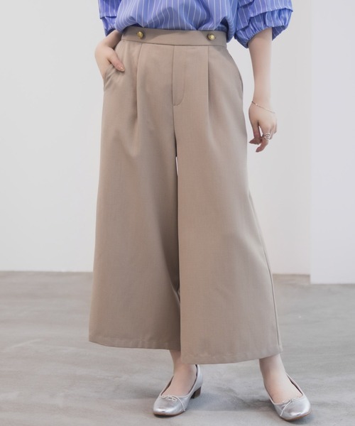 Mac-House(マックハウス)の「Idnes ボタン付きワイドクロプトパンツ(その他パンツ・レディース・キャメル/ベージュ/ブラック・M/L)」の1枚目の写真
