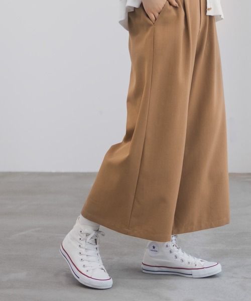 Mac-House(マックハウス)の「Idnes ボタン付きワイドクロプトパンツ(その他パンツ・レディース・キャメル/ベージュ/ブラック・M/L)」の2枚目の写真