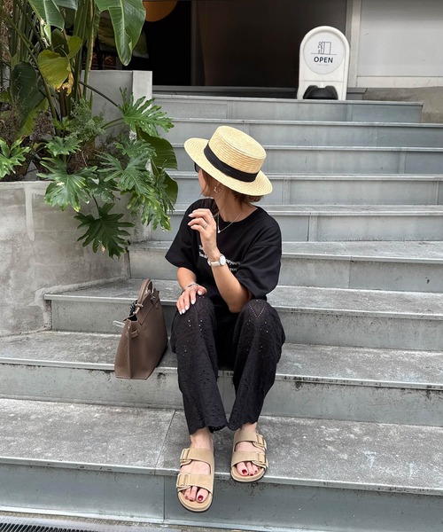 ISOOK（アイスー）の「ブラックリボンストローハット(chiica select)/麦わら帽子 麦わらハット ストローハット カンカン帽 リボン 日よけ 紫外線対策 UV対策（ハット・レディース・ベージュ・FREE）」の4枚目の写真