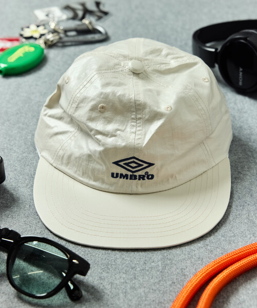 UMBRO(アンブロ)の「UMBRO/アンブロ 【新色追加】SP Coating Nylon Flat Visor 6Panel Cap/別注 コーティングナイロン フラットバイザー 6パネルキャップ(キャップ・メンズ・ワインレッド/チャコールグレー/ブラック/ホワイト/サンドベージュ・ONE SIZE)」の4枚目の写真