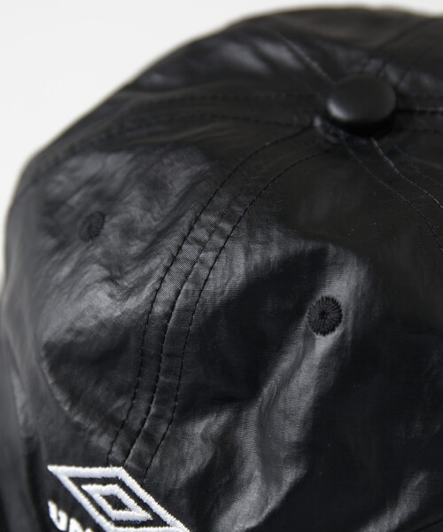 UMBRO(アンブロ)の「UMBRO/アンブロ 【新色追加】SP Coating Nylon Flat Visor 6Panel Cap/別注 コーティングナイロン フラットバイザー 6パネルキャップ(キャップ・メンズ・ワインレッド/チャコールグレー/ブラック/ホワイト/サンドベージュ・ONE SIZE)」の10枚目の写真