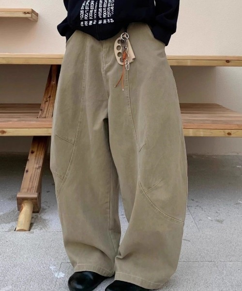 MONO8(モノハチ)の「カーブシルエット ワイドカーゴパンツ/3サイズ展開(カーゴパンツ・レディース・カーキ/ベージュ/ダークグレー・S/M/L)」の22枚目の写真