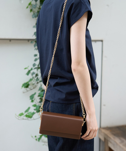 AULENTTI（オウレンティ）の「【AULENTTI/オウレンティ】スクエアチェーンポシェット（ショルダーバッグ・レディース・ブラック/ブラウン・フリー）」の5枚目の写真