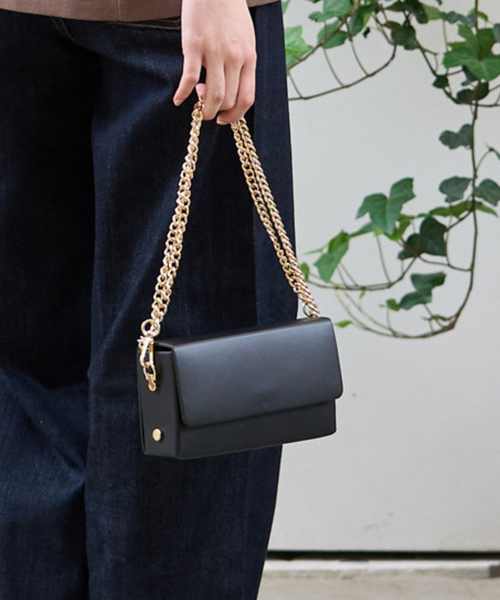 AULENTTI（オウレンティ）の「【AULENTTI/オウレンティ】スクエアチェーンポシェット（ショルダーバッグ・レディース・ブラック/ブラウン・フリー）」の9枚目の写真