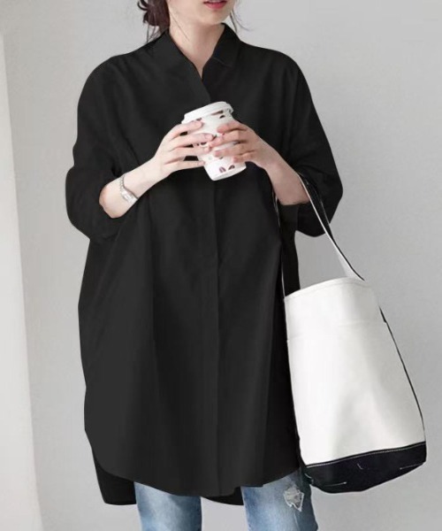 cammie(キャミー)の「オーバーサイズロングシャツ(シャツ/ブラウス・レディース・ホワイト/ブラック・MEDIUM/LARGE)」の1枚目の写真