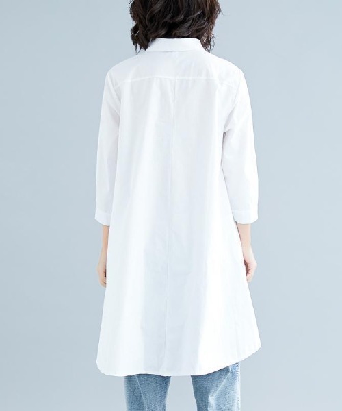 cammie(キャミー)の「オーバーサイズロングシャツ(シャツ/ブラウス・レディース・ホワイト/ブラック・MEDIUM/LARGE)」の5枚目の写真