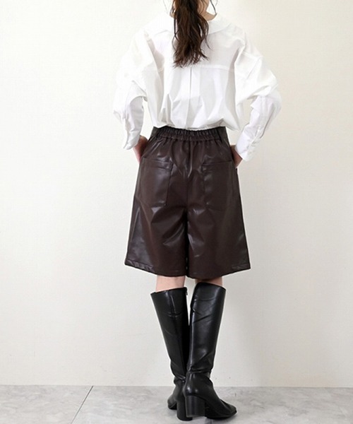 STYLEBLOCK（スタイルブロック）の「合皮ハーフパンツ（その他パンツ・レディース・ブラウン/アイボリー/チャコールグレー/ブラック・M）」の8枚目の写真
