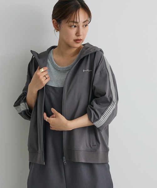 CRAFT STANDARD BOUTIQUE（クラフトスタンダードブティック）の「軽量/接触冷感/UVカット トラックパーカー（パーカー・レディース・ブラック/アイボリー/チャコールグレー/ベージュ/ネイビー/カーキ・S/L/M）」の3枚目の写真