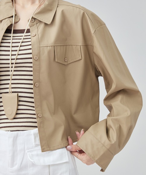 SUWDEE(スーディー)の「military cropped shirt jacket(ノーカラージャケット・レディース・ブラック/グレイッシュベージュ/ブラウン/グレー・FREE)」の6枚目の写真