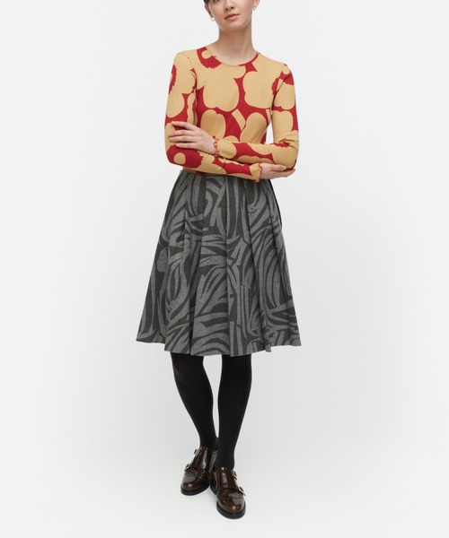 marimekko(マリメッコ)の「Floraali Unikko / shirt(Tシャツ/カットソー・レディース・レッド/ライトグレー・LARGE/SMALL/X-SMALL/MEDIUM)」の1枚目の写真