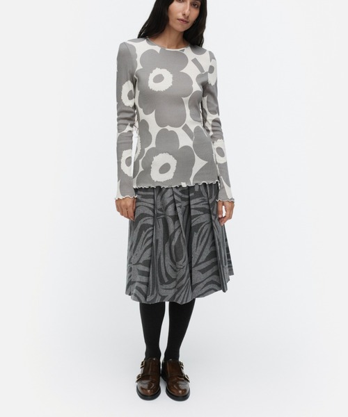 marimekko(マリメッコ)の「Floraali Unikko / shirt(Tシャツ/カットソー・レディース・レッド/ライトグレー・LARGE/SMALL/X-SMALL/MEDIUM)」の5枚目の写真