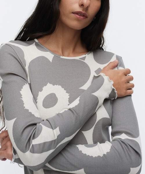 marimekko(マリメッコ)の「Floraali Unikko / shirt(Tシャツ/カットソー・レディース・レッド/ライトグレー・LARGE/SMALL/X-SMALL/MEDIUM)」の6枚目の写真