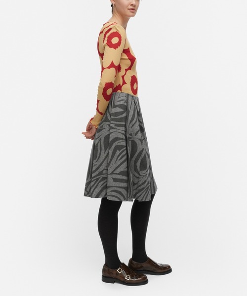 marimekko(マリメッコ)の「Floraali Unikko / shirt(Tシャツ/カットソー・レディース・レッド/ライトグレー・LARGE/SMALL/X-SMALL/MEDIUM)」の8枚目の写真