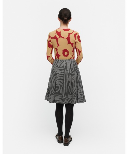 marimekko(マリメッコ)の「Floraali Unikko / shirt(Tシャツ/カットソー・レディース・レッド/ライトグレー・LARGE/SMALL/X-SMALL/MEDIUM)」の9枚目の写真