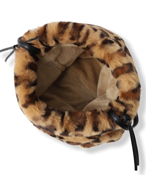 MAYSON GREY（メイソングレイ）の「【WEB限定】フェイクファー巾着バッグ（ハンドバッグ・レディース・ダークベージュ/ライトグレー/ベージュ・FREE）」の11枚目の写真