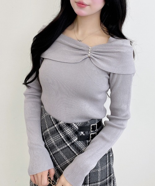 INGNI(イング)の「オフショルリボンビジューパーツリブニット(ニット/セーター・レディース・ボルドー/ブラック/オフホワイト/グレー・M)」の6枚目の写真