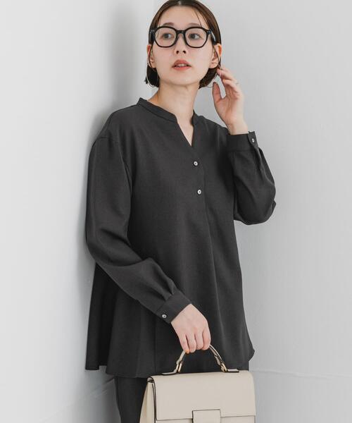 F by ROSSO（エフバイロッソ）の「『UR TECH SMOOTHLUXE』F by ROSSO　サイドペプラムブラウス（シャツ/ブラウス・レディース・チャコールグレー/ブラック/ベージュ・FREE）」の3枚目の写真