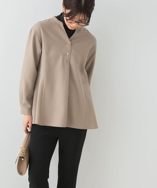 F by ROSSO（エフバイロッソ）の「『UR TECH SMOOTHLUXE』F by ROSSO　サイドペプラムブラウス（シャツ/ブラウス・レディース・チャコールグレー/ブラック/ベージュ・FREE）」の4枚目の写真