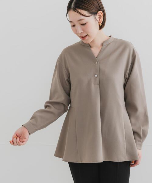 F by ROSSO（エフバイロッソ）の「『UR TECH SMOOTHLUXE』F by ROSSO　サイドペプラムブラウス（シャツ/ブラウス・レディース・チャコールグレー/ブラック/ベージュ・FREE）」の8枚目の写真